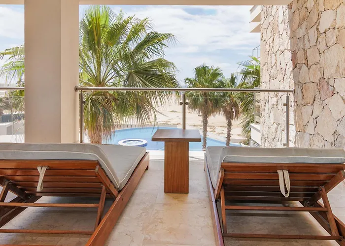 Oceanfront Chic Retreat Studio-golf-spa-jacuzzi & More! *