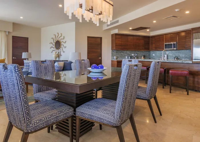 Oceanfront Chic Retreat Studio-golf-spa-jacuzzi & More!